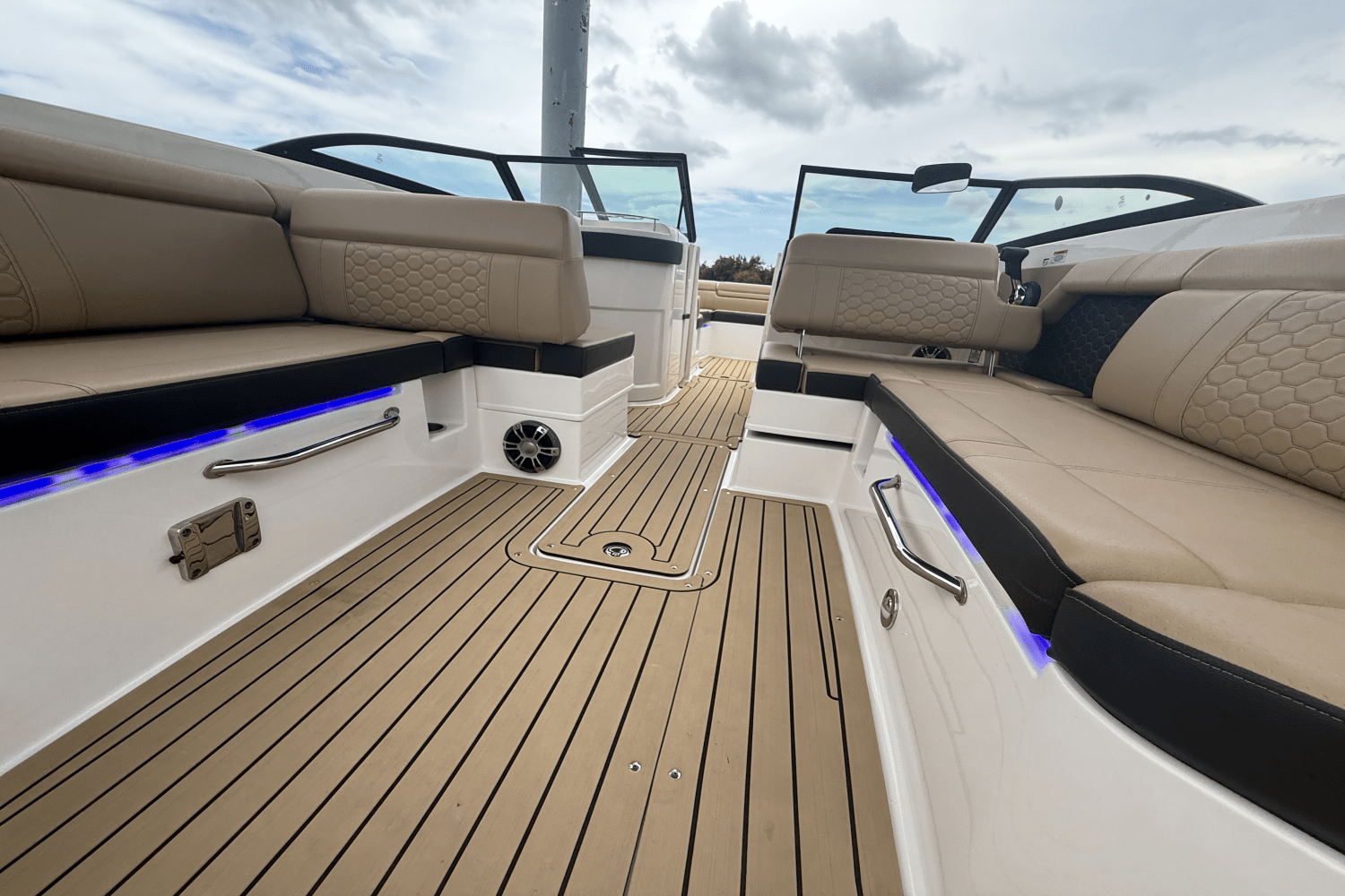 2022 Sea Ray SDX 270 Outboard Image Thumbnail #10