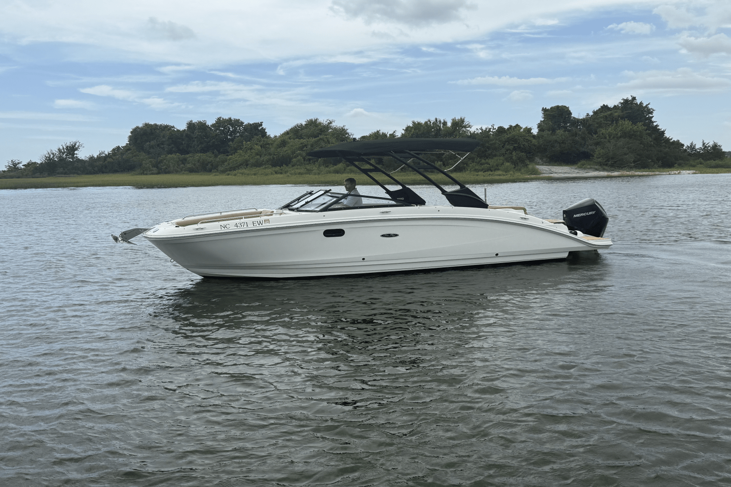 2022 Sea Ray SDX 270 Outboard Image Thumbnail #2