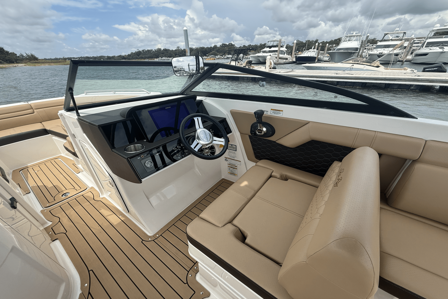 2022 Sea Ray SDX 270 Outboard Image Thumbnail #7