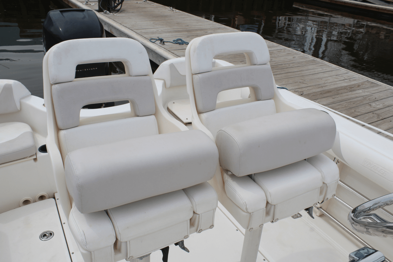 2007 Boston Whaler 210 OUTRAGE Image Thumbnail #7