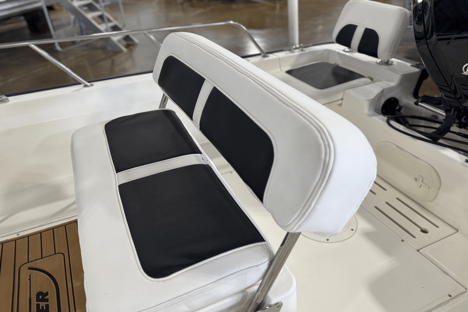 2021 Boston Whaler 17 MONTAUK Image Thumbnail #5