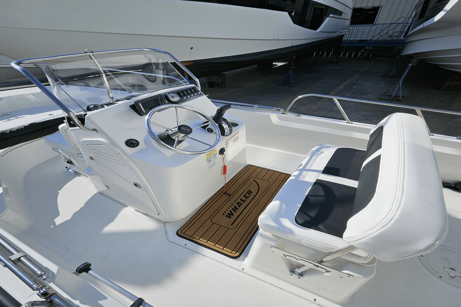 2021 Boston Whaler 17 MONTAUK Image Thumbnail #5