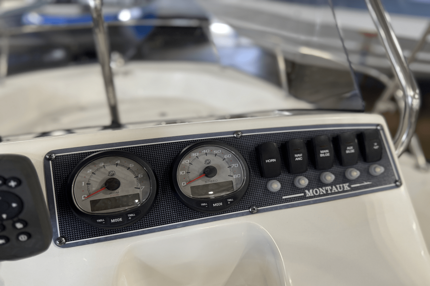 2021 Boston Whaler 17 MONTAUK Image Thumbnail #7