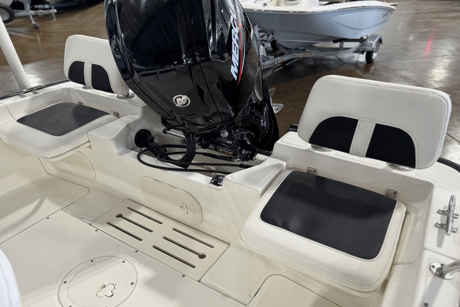 2021 Boston Whaler 17 MONTAUK Image Thumbnail #6