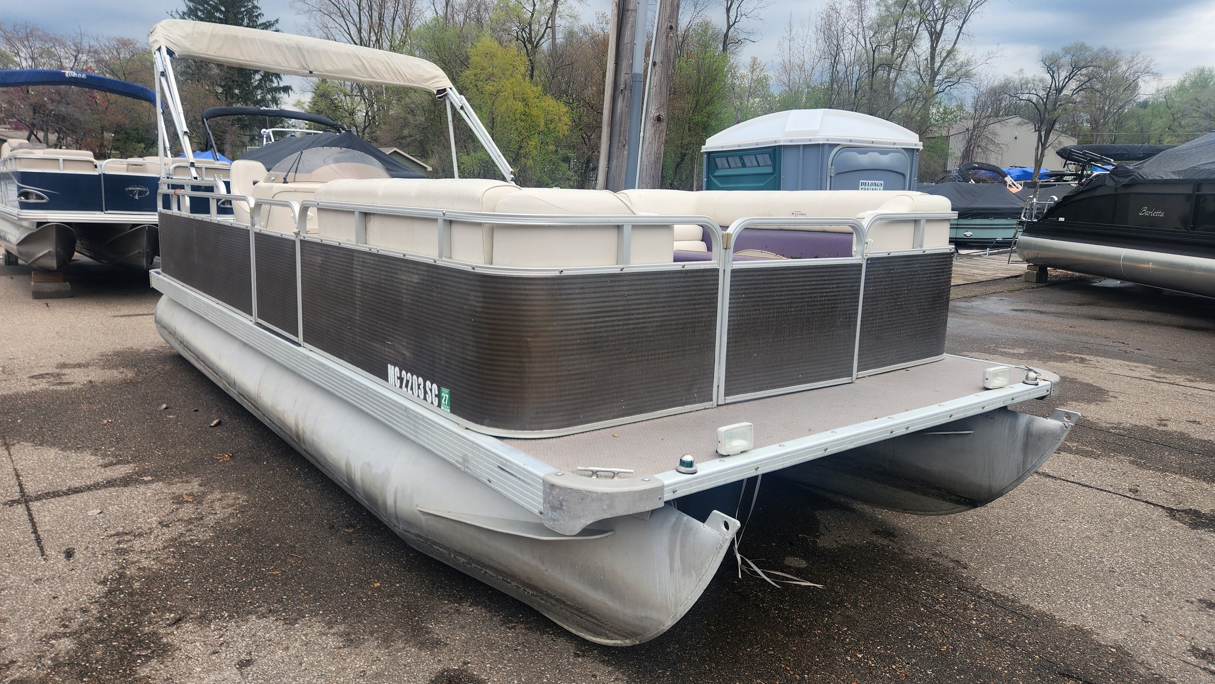 2000 Sylvan 822 COMMODORE Image Thumbnail #12