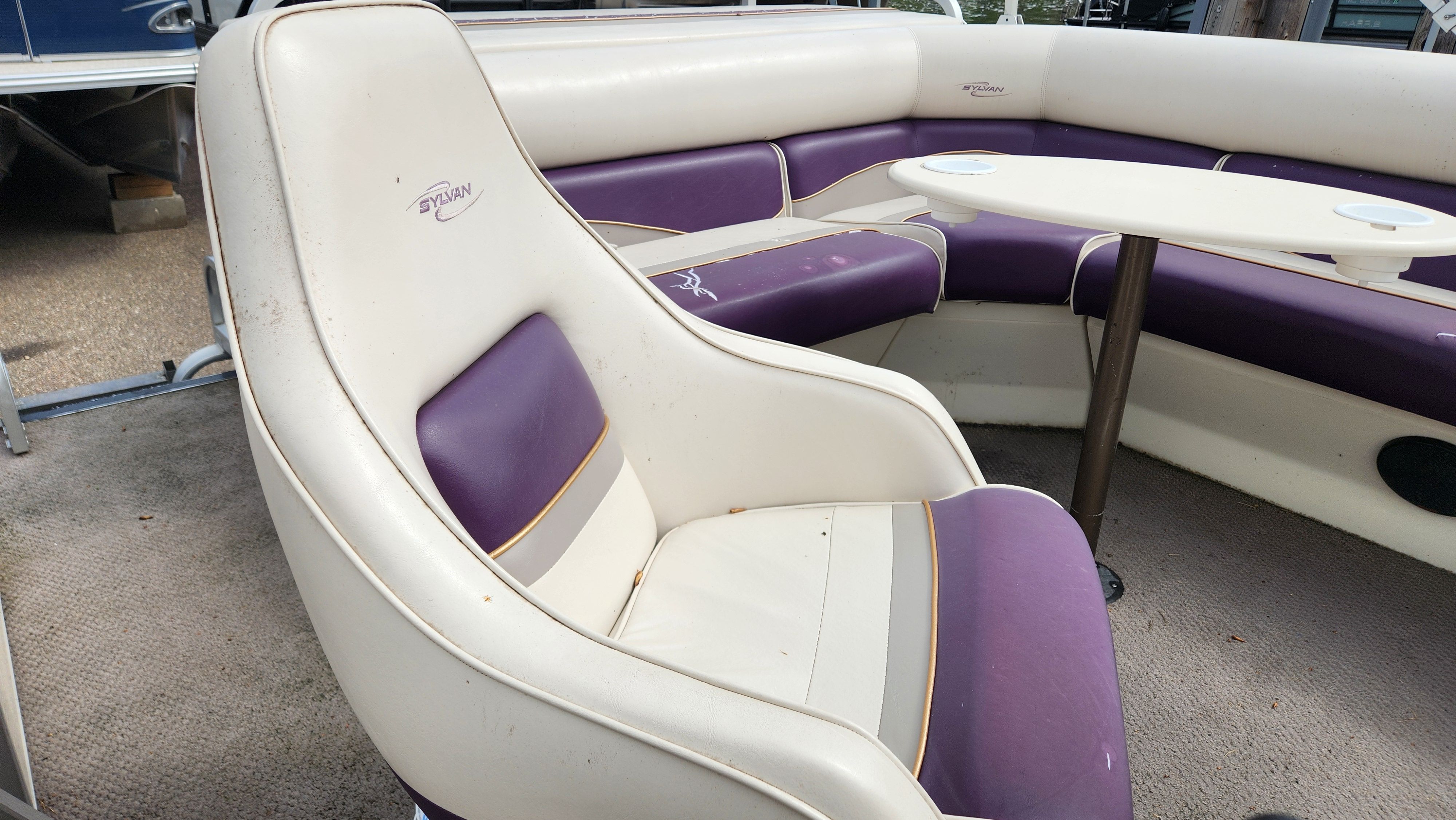 2000 Sylvan 822 COMMODORE Image Thumbnail #2