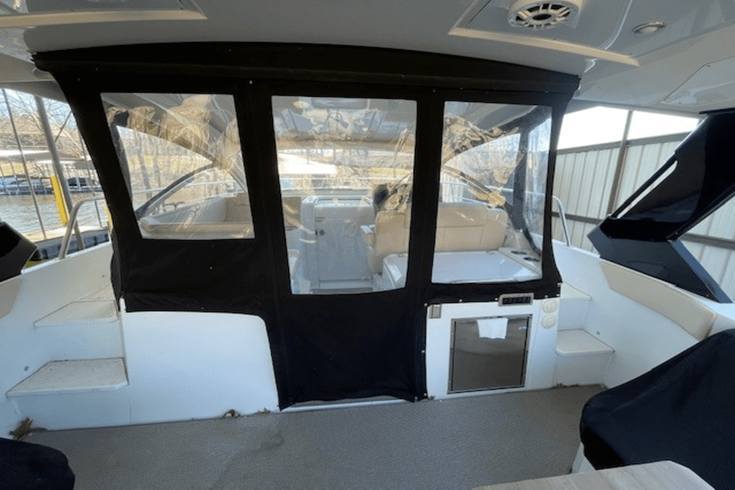 2018 Cruisers Yachts 390 EXPRESS COUPE Image Thumbnail #6