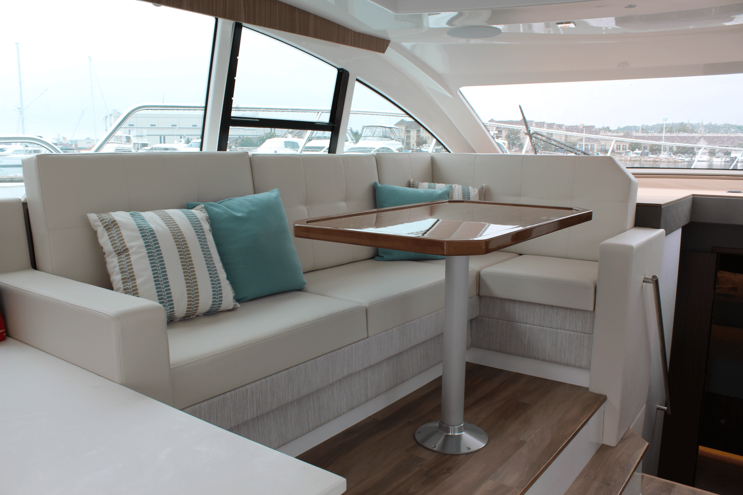 2025 Cruisers Yachts 46 Cantius Image Thumbnail #13