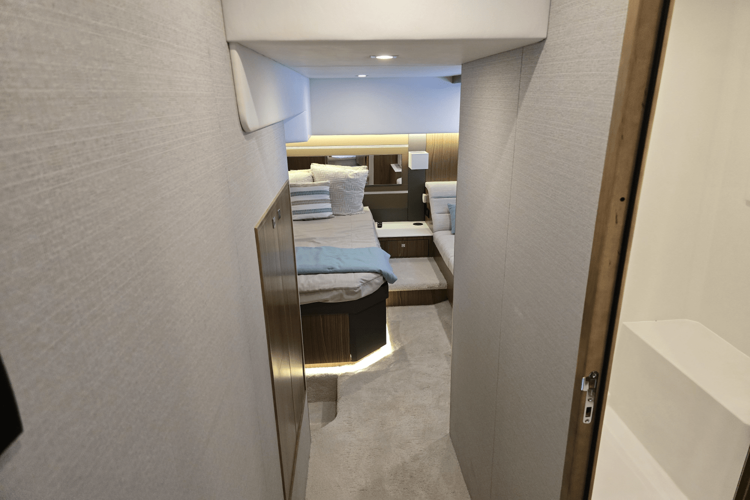 2025 Cruisers Yachts 46 Cantius Image Thumbnail #31