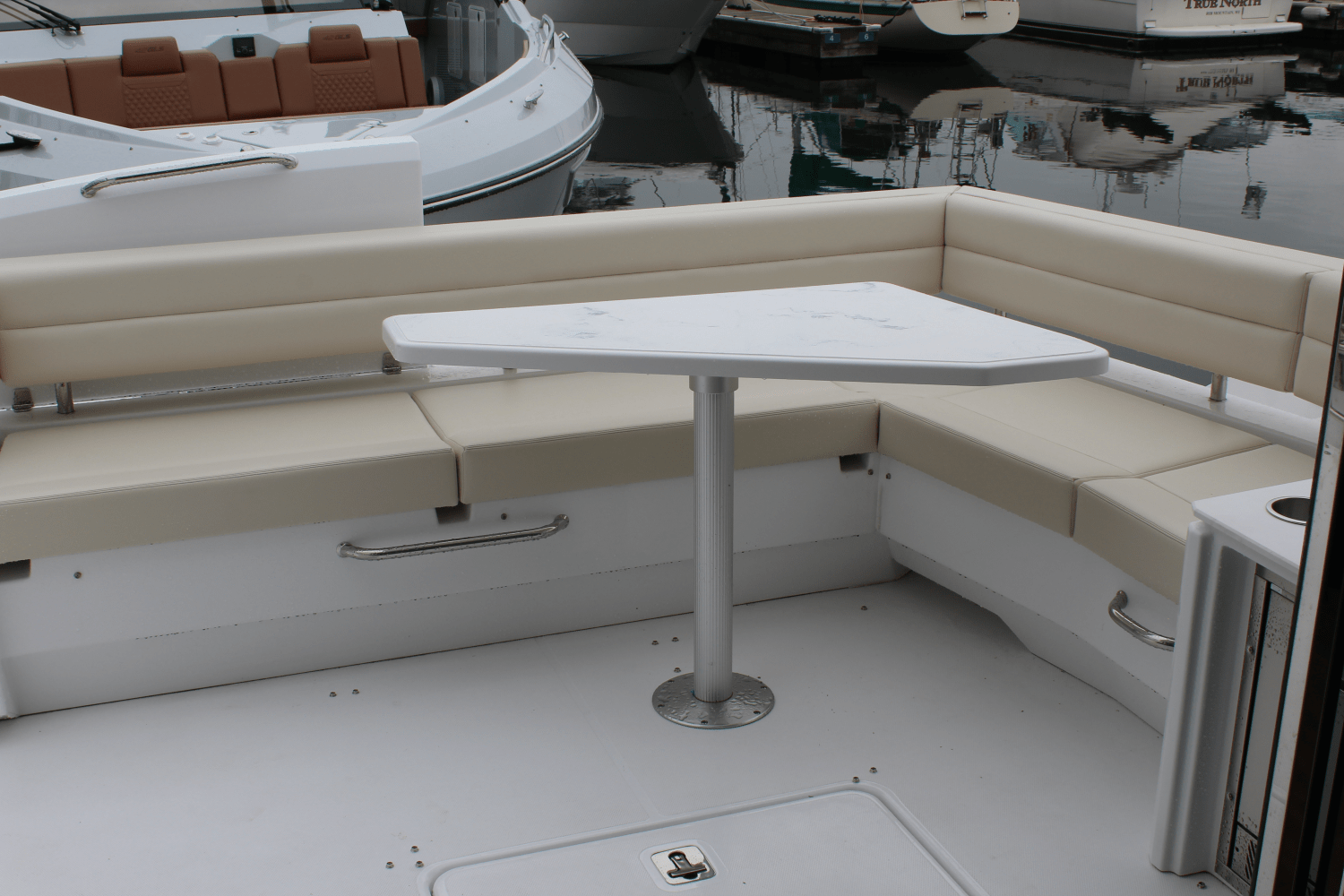 2025 Cruisers Yachts 46 Cantius Image Thumbnail #6