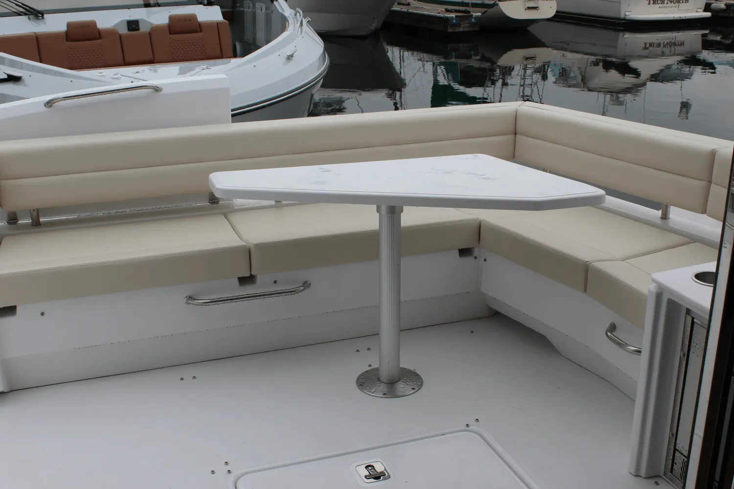 2025 Cruisers Yachts 46 Cantius Image Thumbnail #6