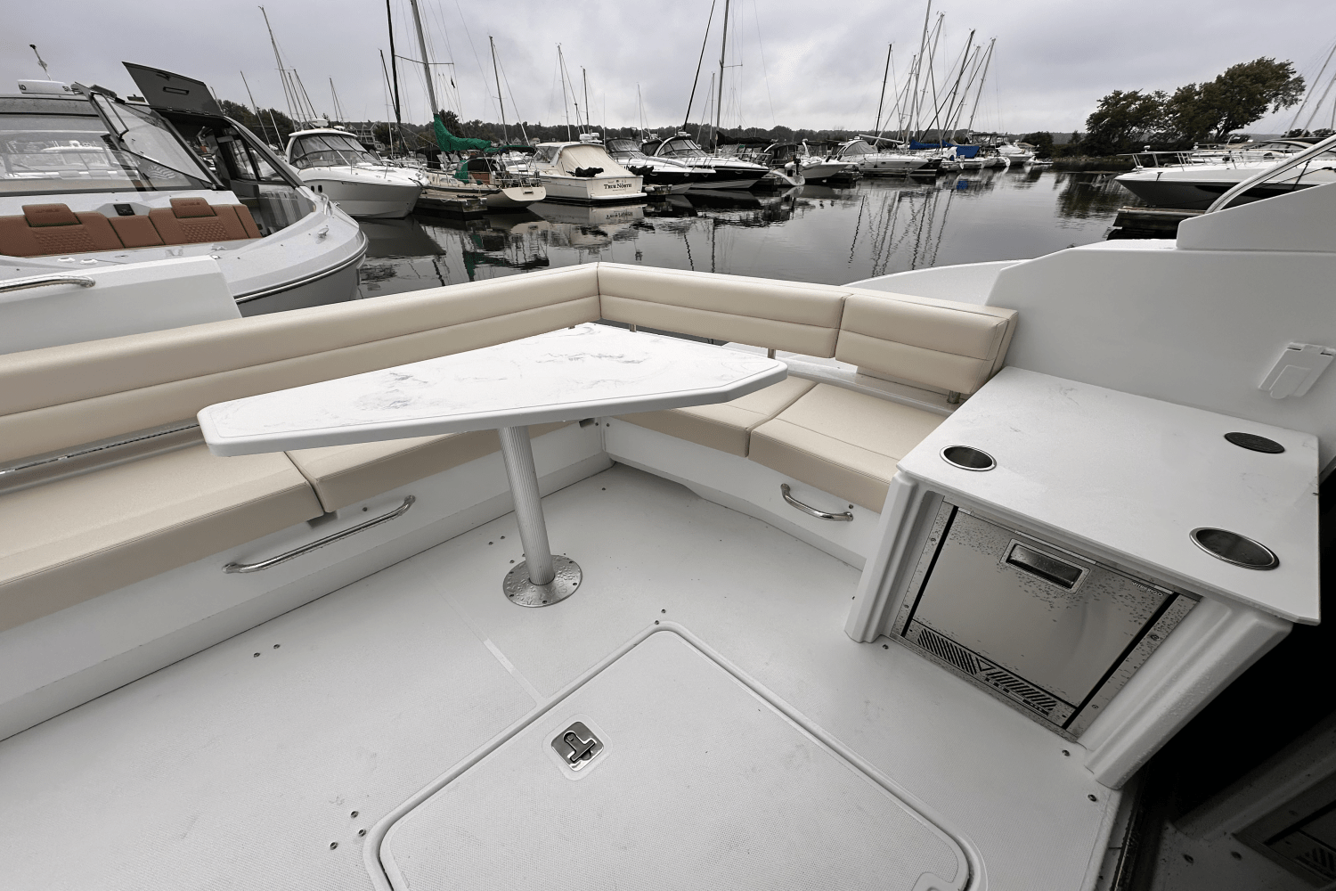 2025 Cruisers Yachts 46 Cantius Image Thumbnail #4