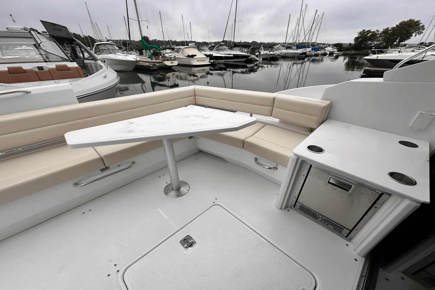 2025 Cruisers Yachts 46 Cantius Image Thumbnail #4