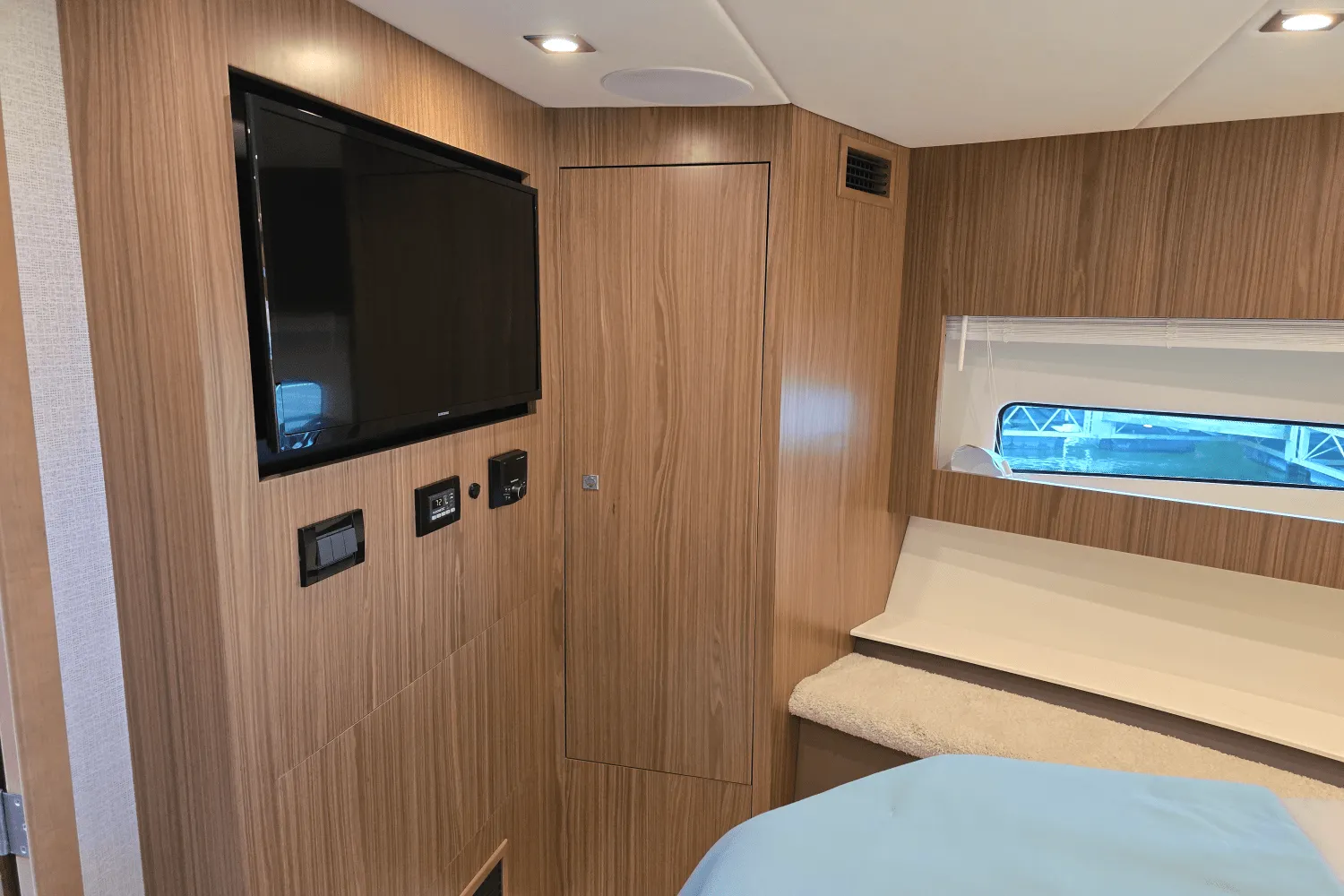 2025 Cruisers Yachts 46 Cantius Image Thumbnail #26