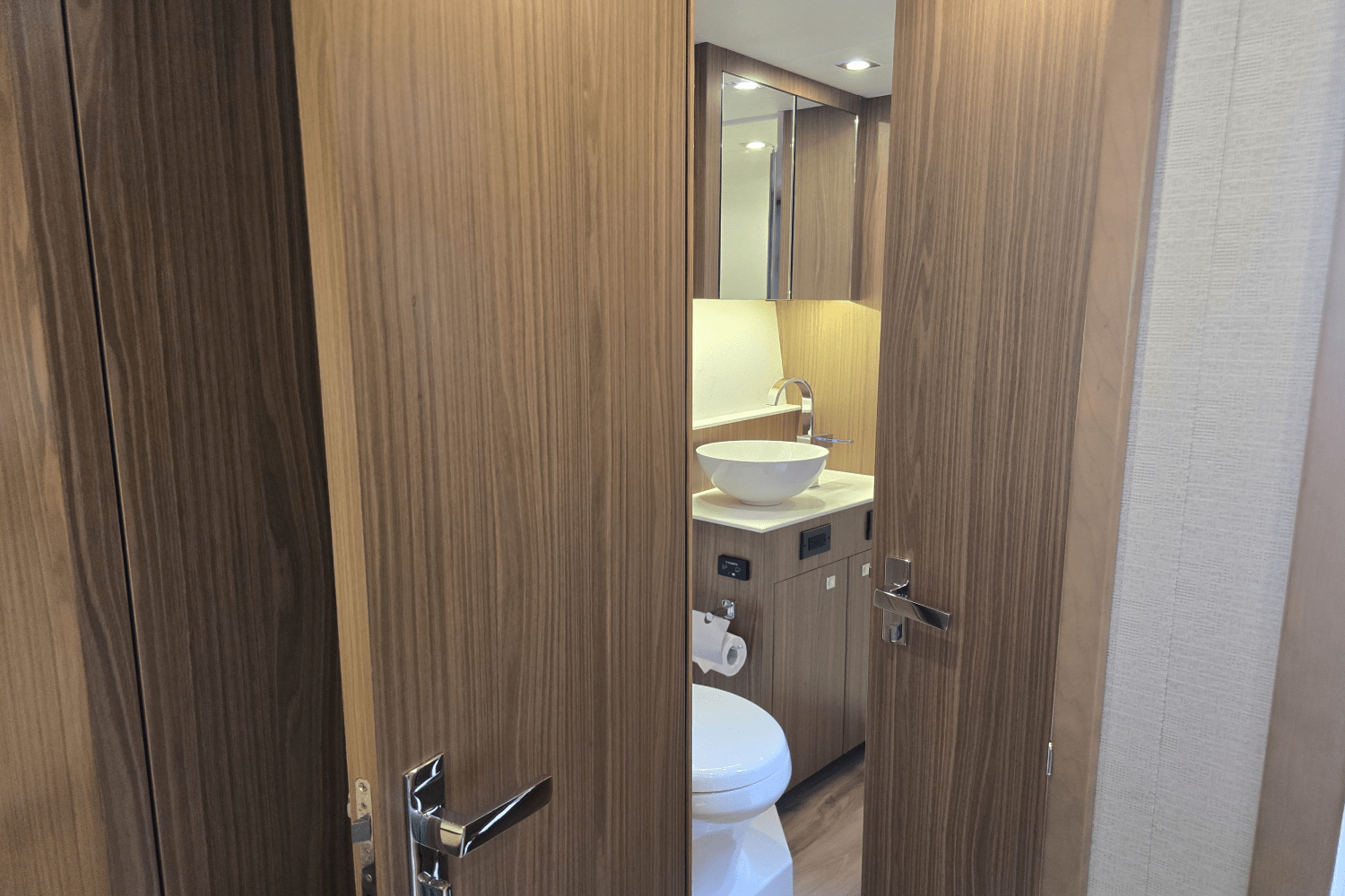 2025 Cruisers Yachts 46 Cantius Image Thumbnail #27