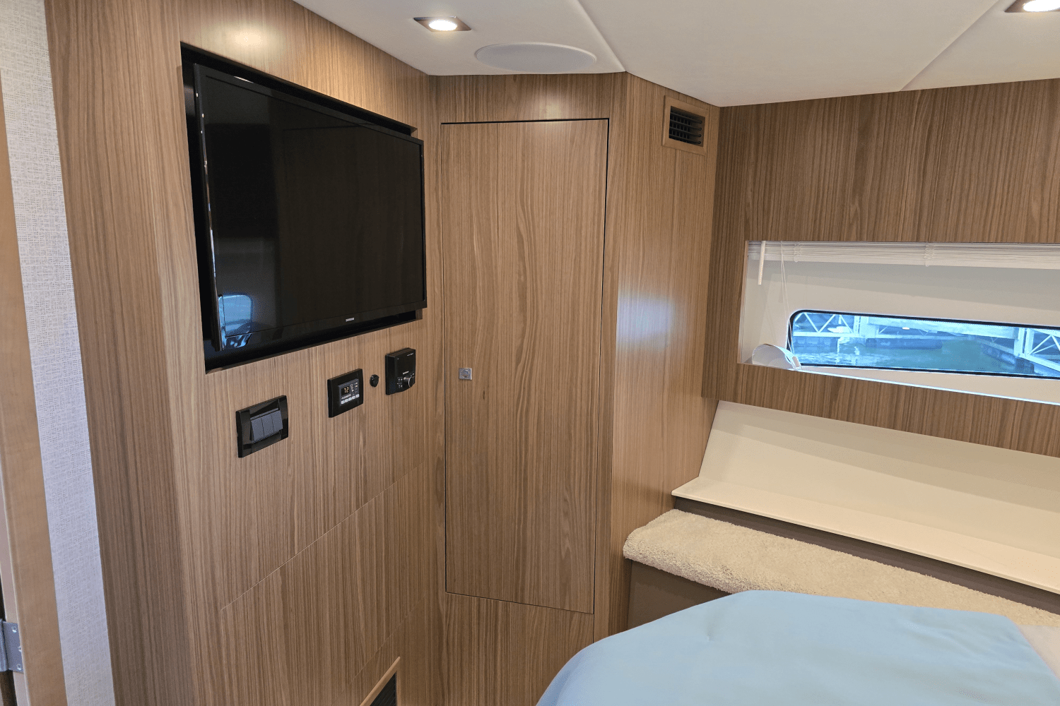 2025 Cruisers Yachts 46 Cantius Image Thumbnail #25
