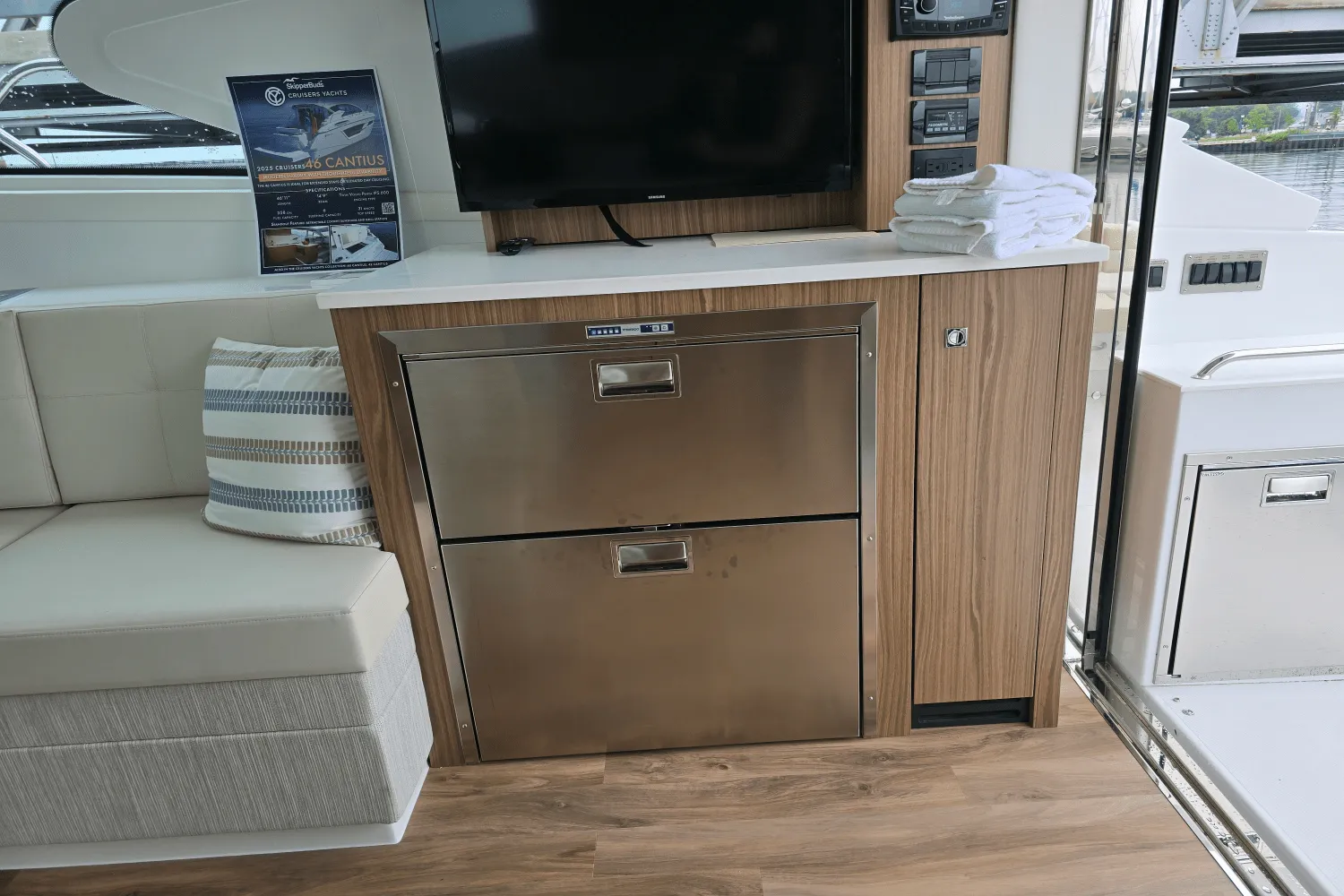 2025 Cruisers Yachts 46 Cantius Image Thumbnail #9