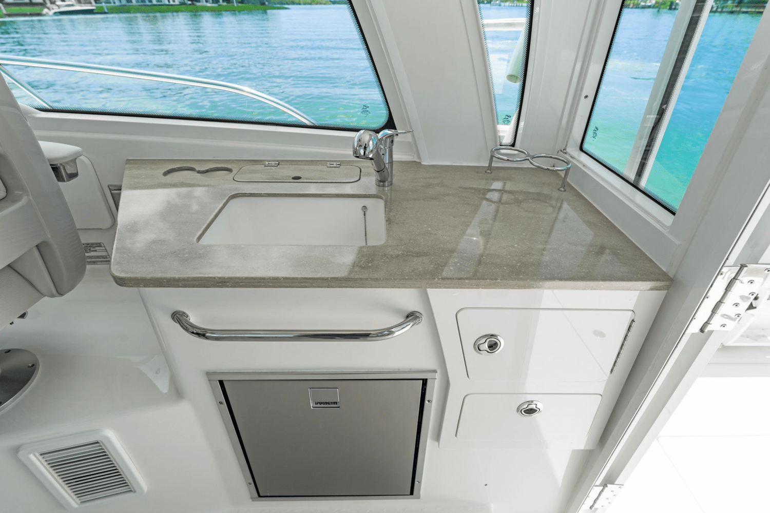 2023 Boston Whaler 345 CONQUEST Image Thumbnail #32
