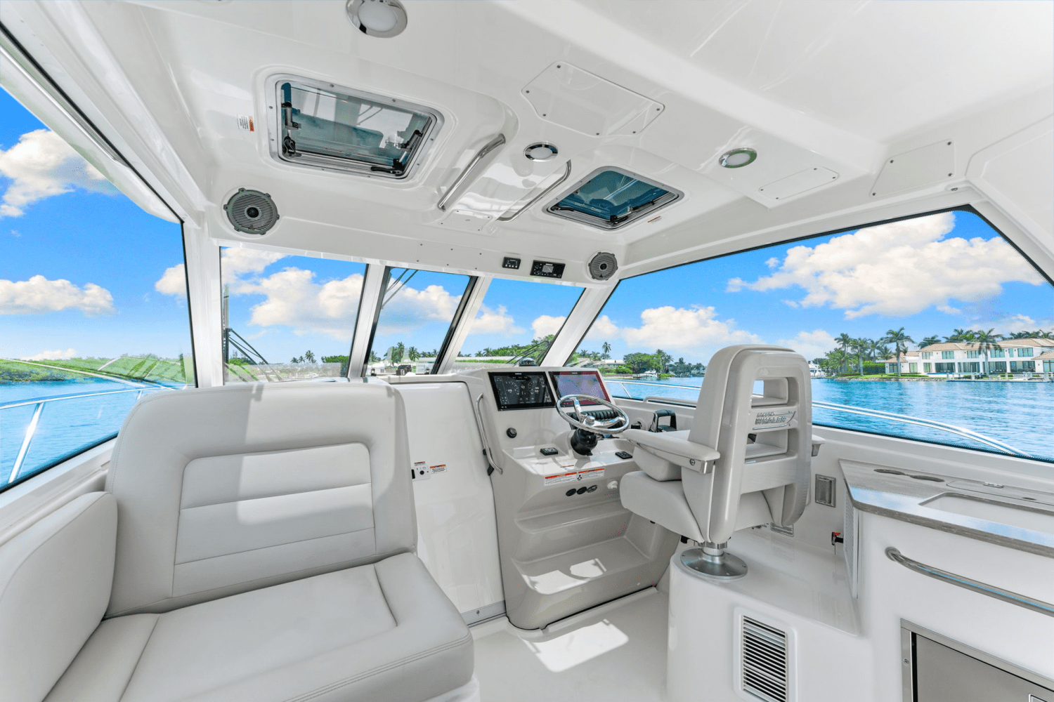 2023 Boston Whaler 345 CONQUEST Image Thumbnail #22