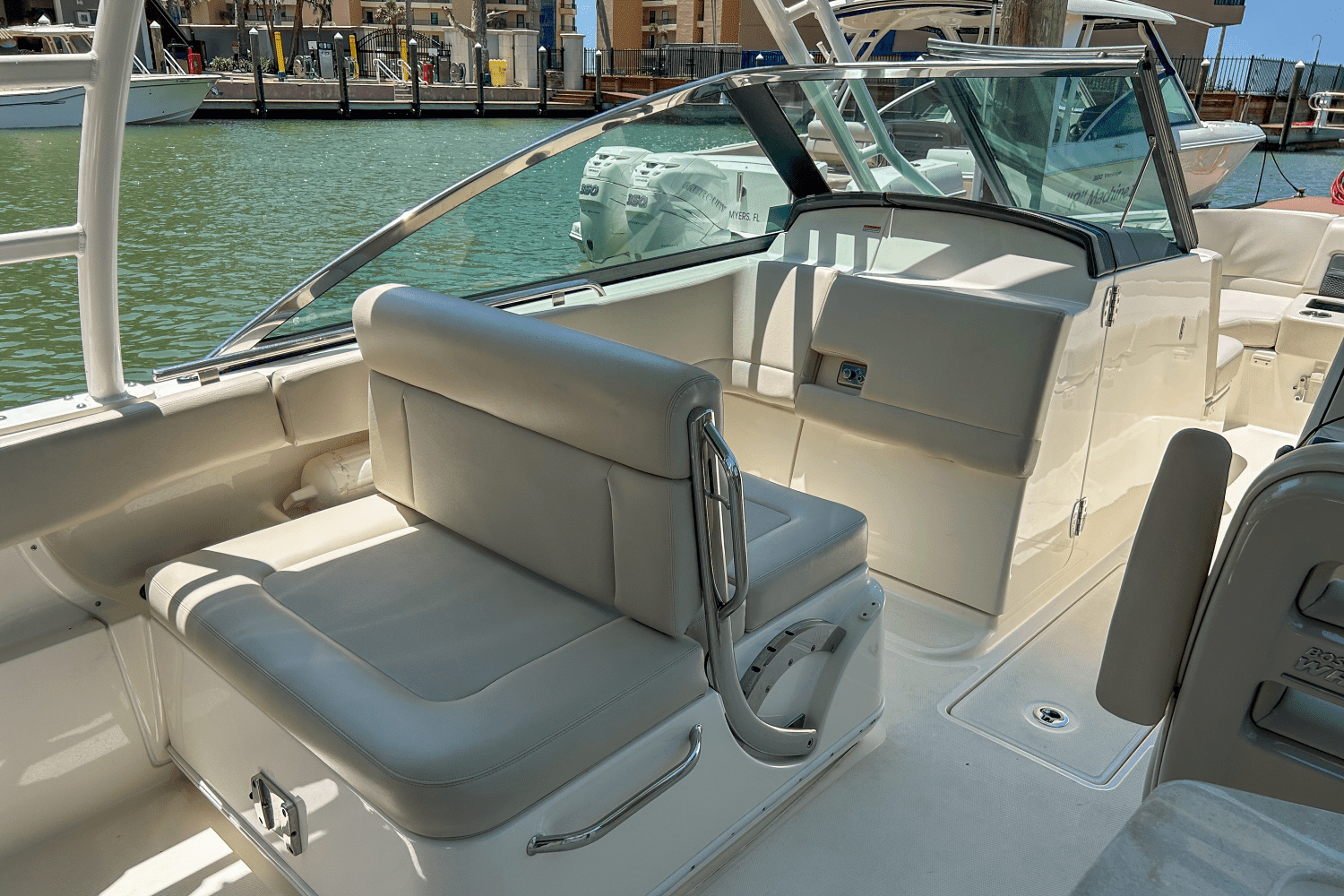 2020 Boston Whaler 270 VANTAGE Image Thumbnail #9