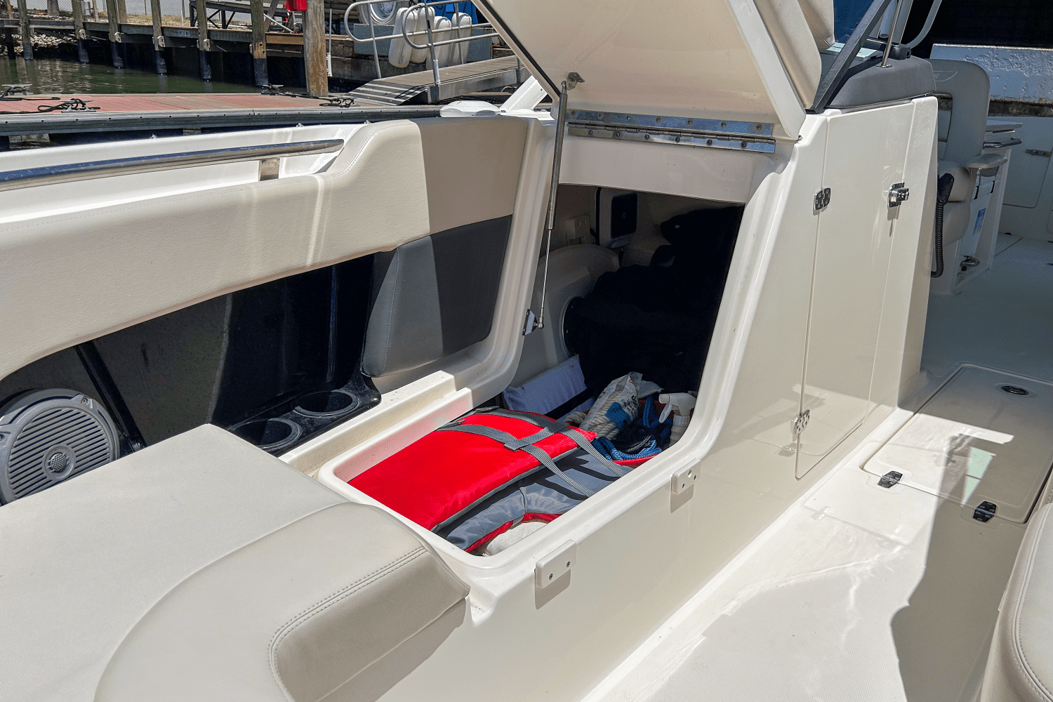 2020 Boston Whaler 270 VANTAGE Image Thumbnail #21