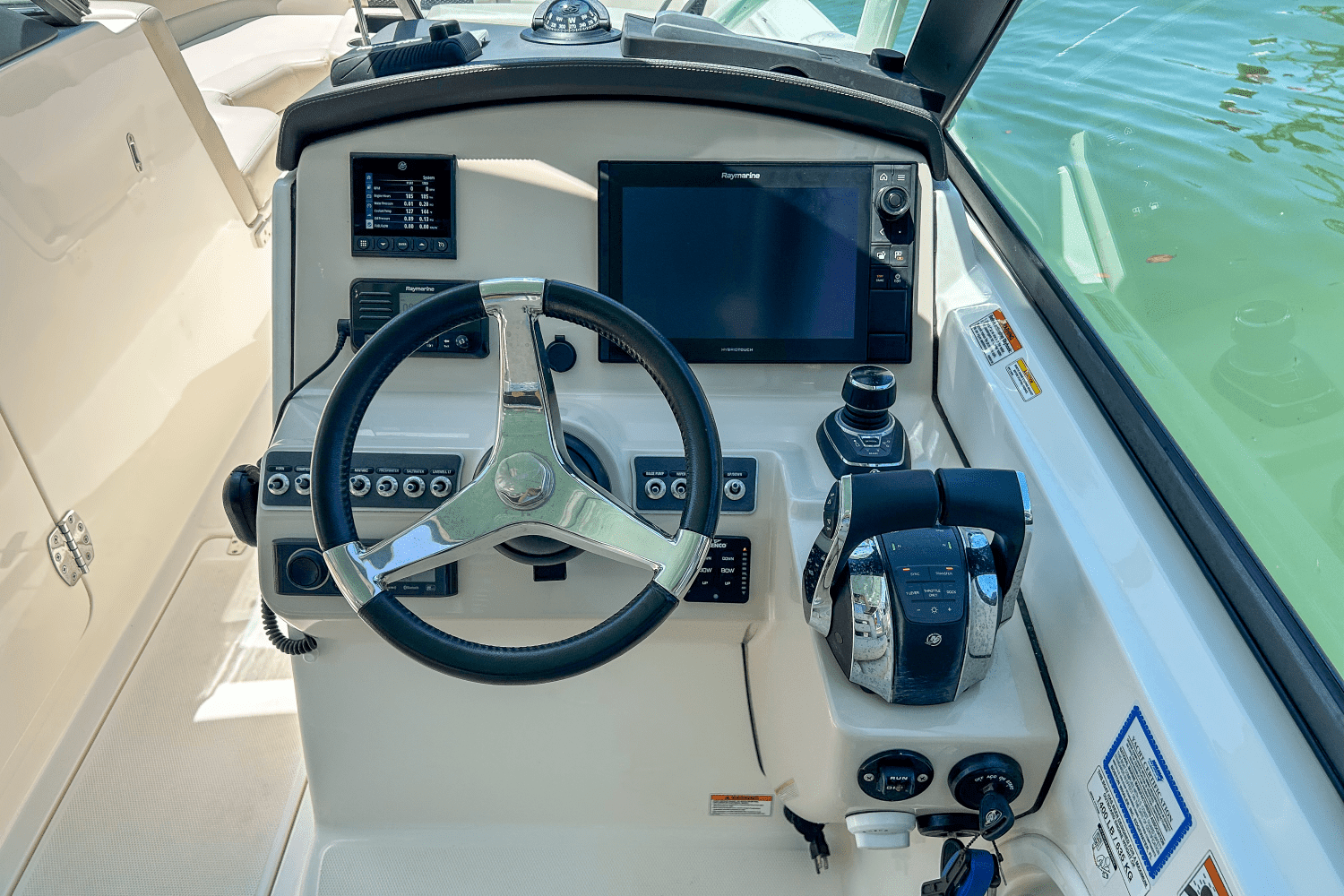 2020 Boston Whaler 270 VANTAGE Image Thumbnail #15
