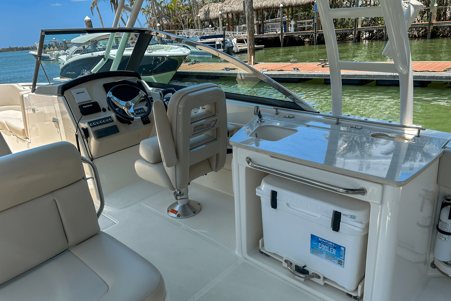2020 Boston Whaler 270 VANTAGE Image Thumbnail #8