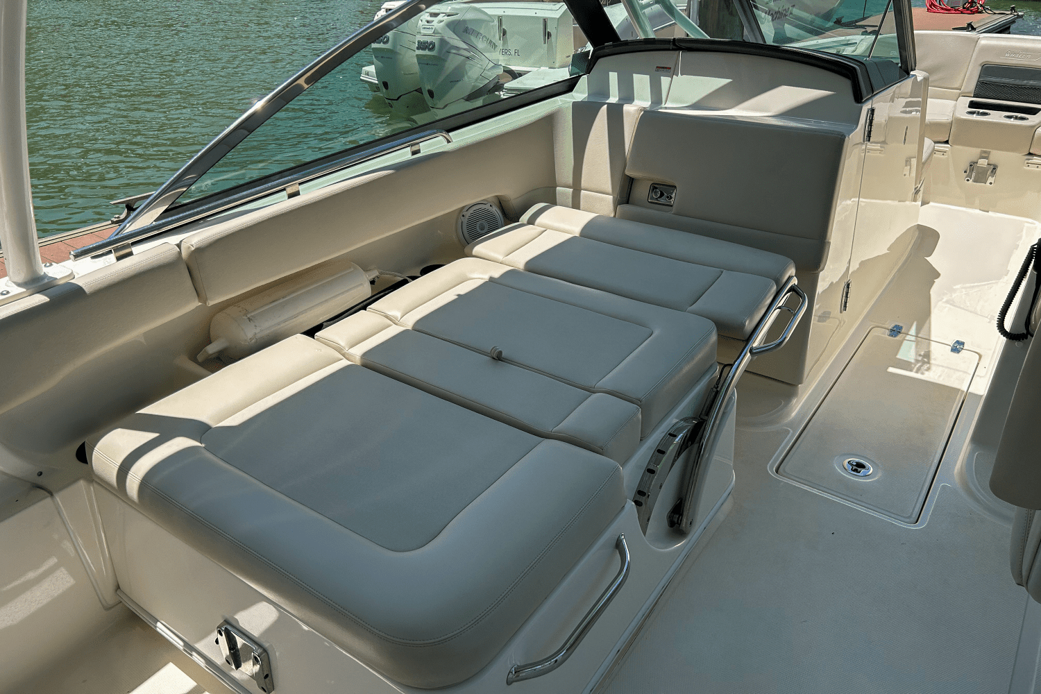 2020 Boston Whaler 270 VANTAGE Image Thumbnail #12