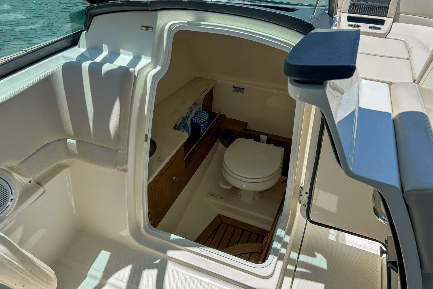 2020 Boston Whaler 270 VANTAGE Image Thumbnail #30