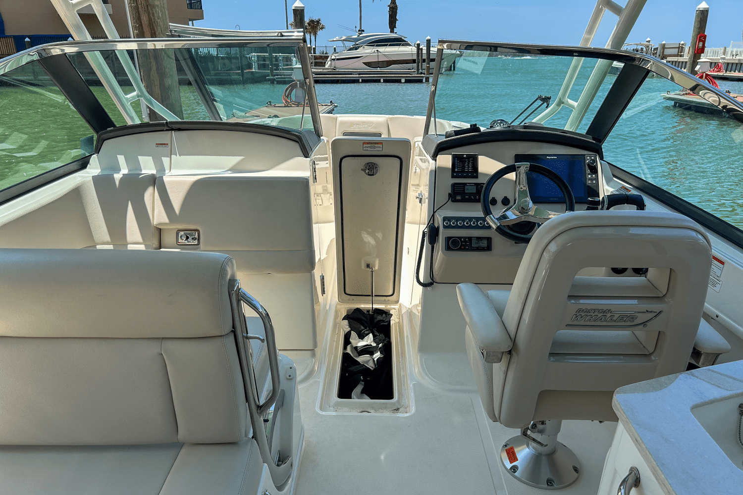 2020 Boston Whaler 270 VANTAGE Image Thumbnail #20