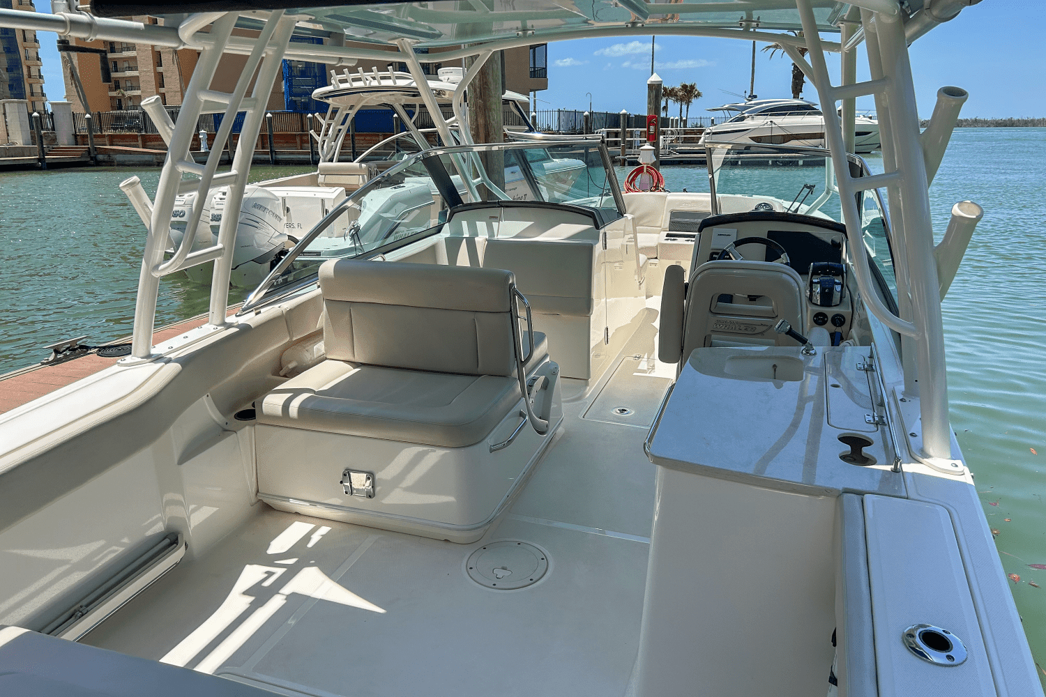 2020 Boston Whaler 270 VANTAGE Image Thumbnail #7