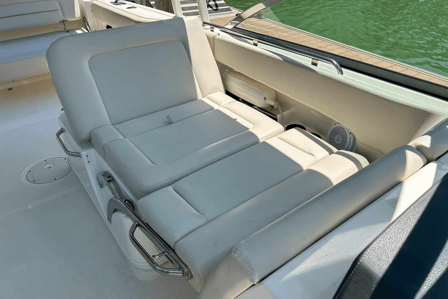 2020 Boston Whaler 270 VANTAGE Image Thumbnail #13