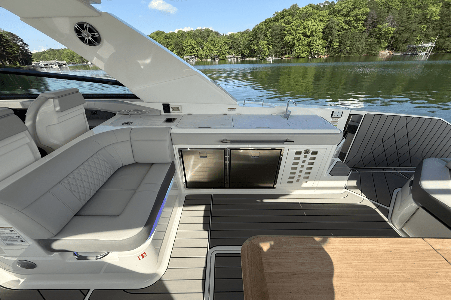 2025 Sea Ray 400 SLX Image Thumbnail #35