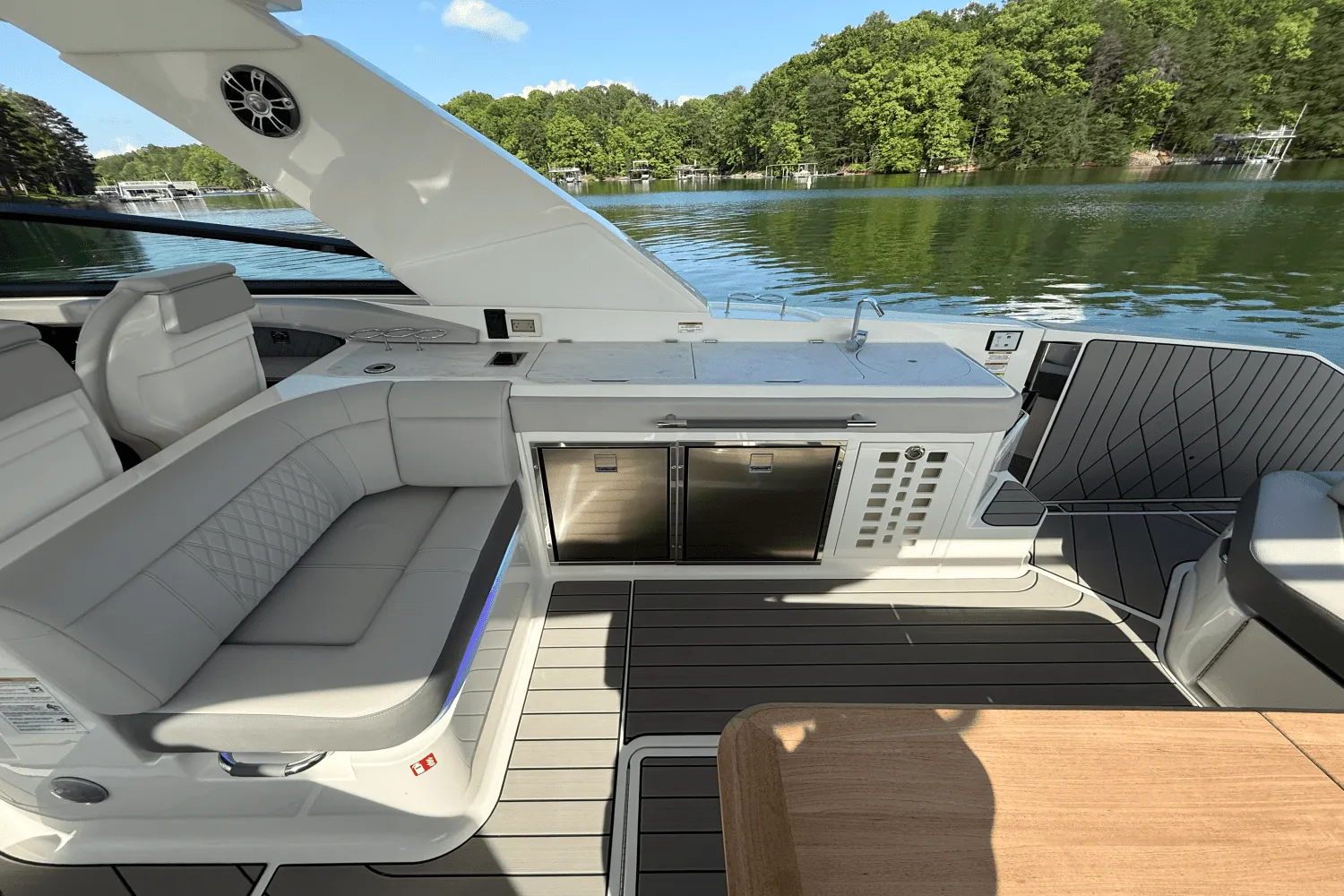 2025 Sea Ray 400 SLX Image Thumbnail #35