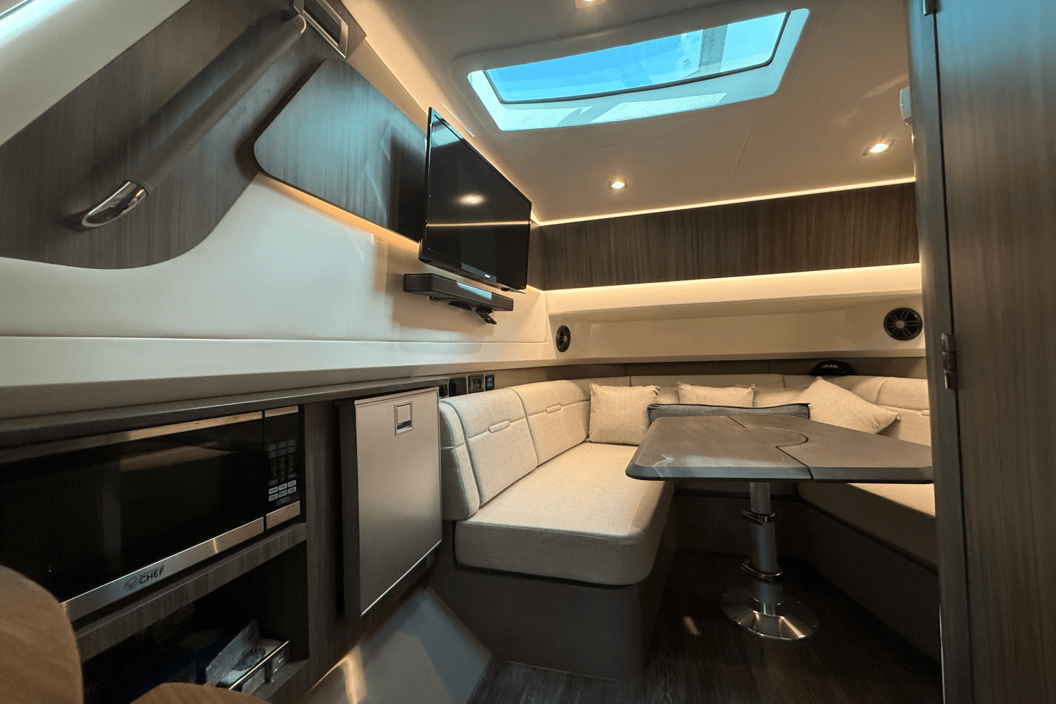 2025 Sea Ray 400 SLX Image Thumbnail #69