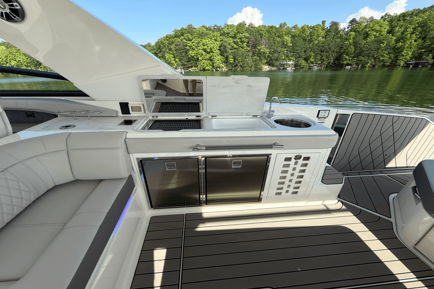 2025 Sea Ray 400 SLX Image Thumbnail #36