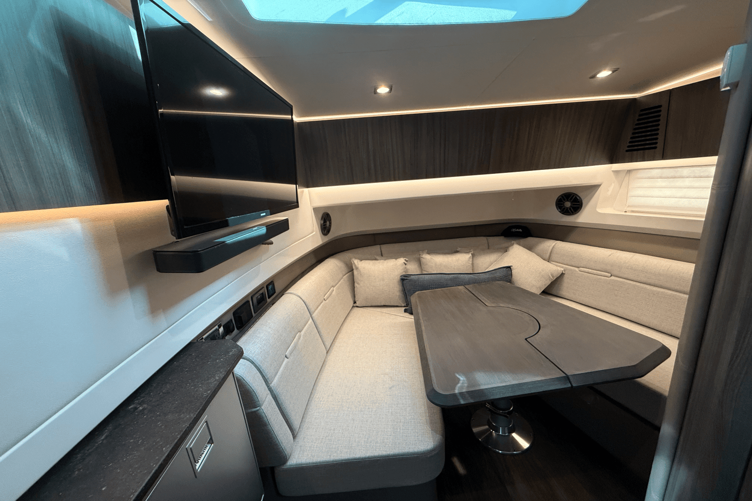 2025 Sea Ray 400 SLX Image Thumbnail #68