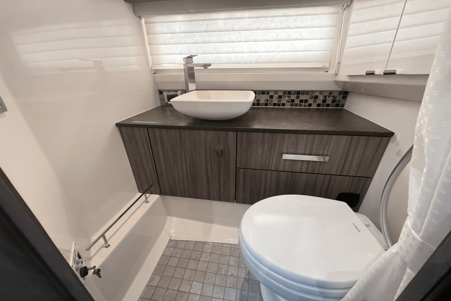 2025 Sea Ray 400 SLX Image Thumbnail #75