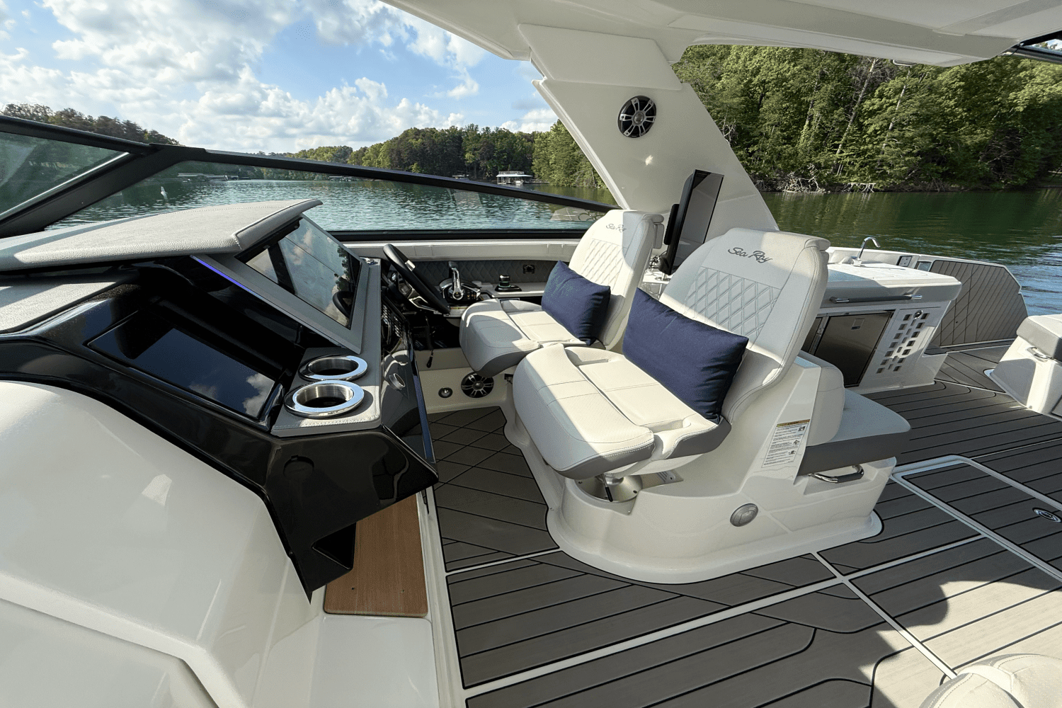 2025 Sea Ray 400 SLX Image Thumbnail #45
