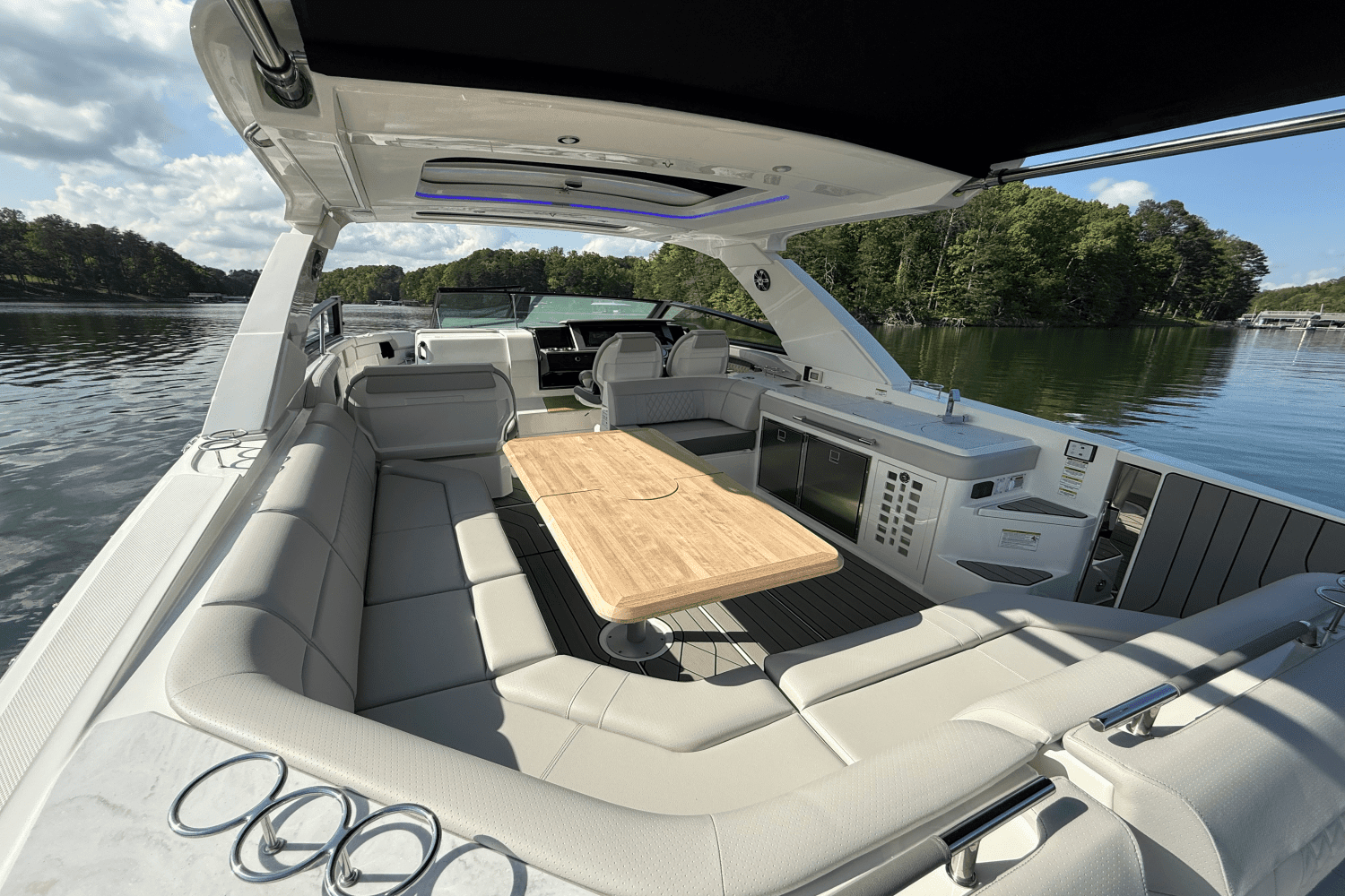 2025 Sea Ray 400 SLX Image Thumbnail #31