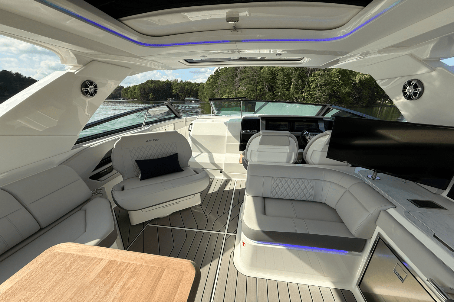 2025 Sea Ray 400 SLX Image Thumbnail #39