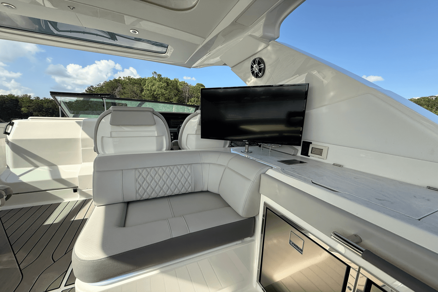 2025 Sea Ray 400 SLX Image Thumbnail #40