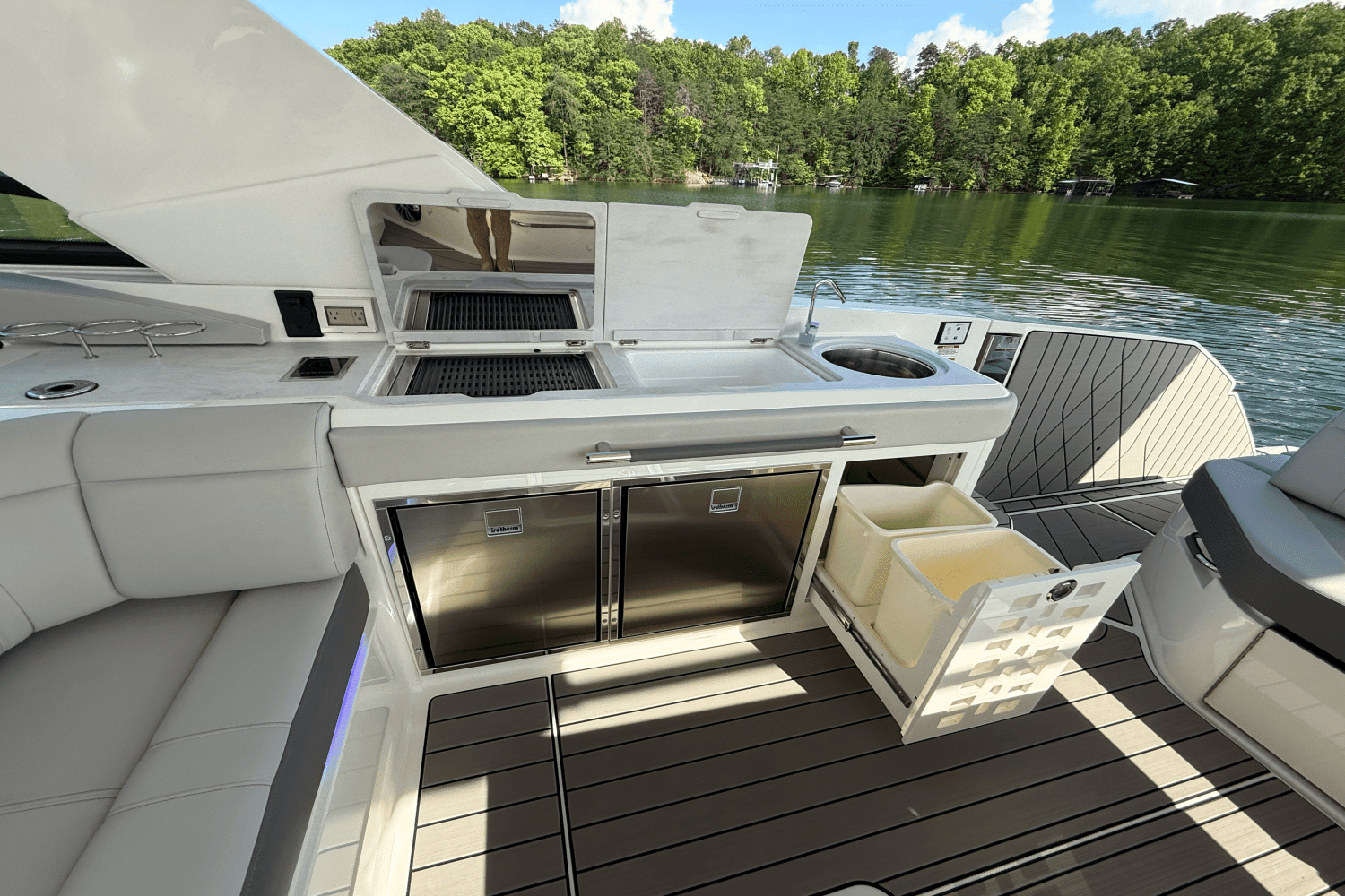 2025 Sea Ray 400 SLX Image Thumbnail #37