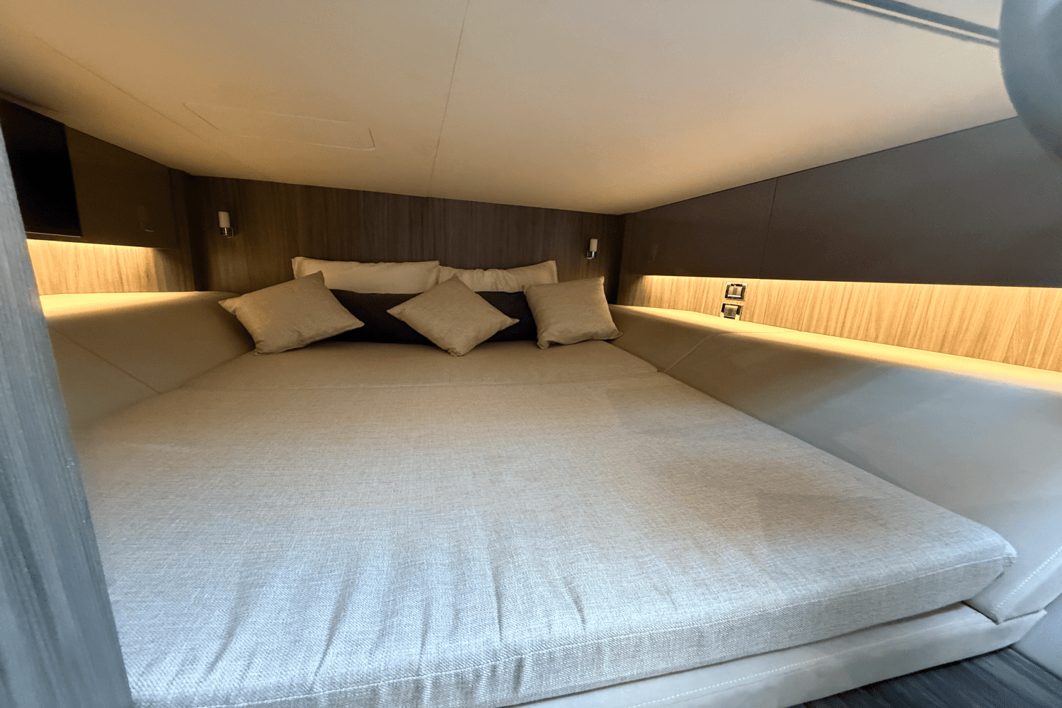 2025 Sea Ray 400 SLX Image Thumbnail #72