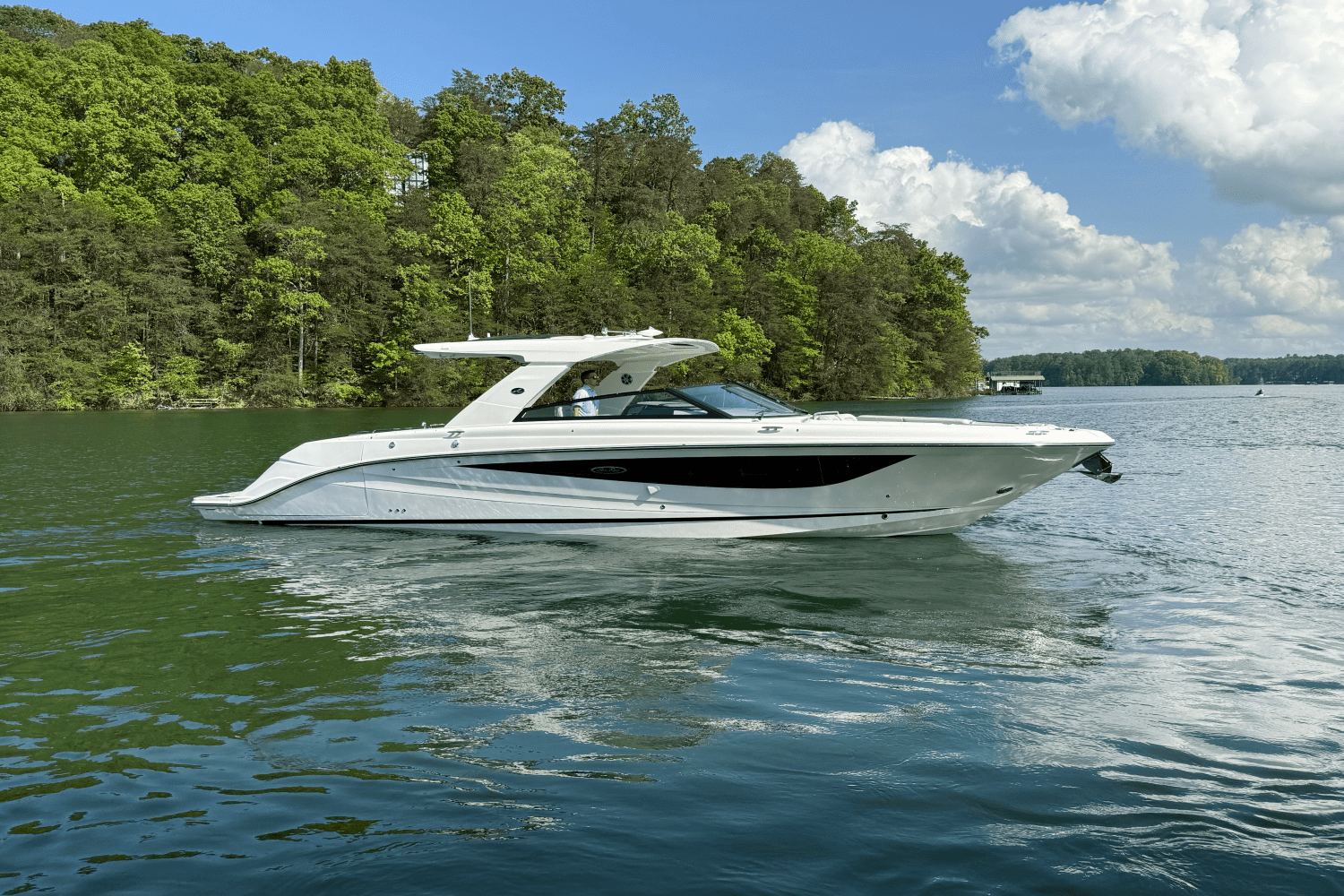 2025 Sea Ray 400 SLX Image Thumbnail #2