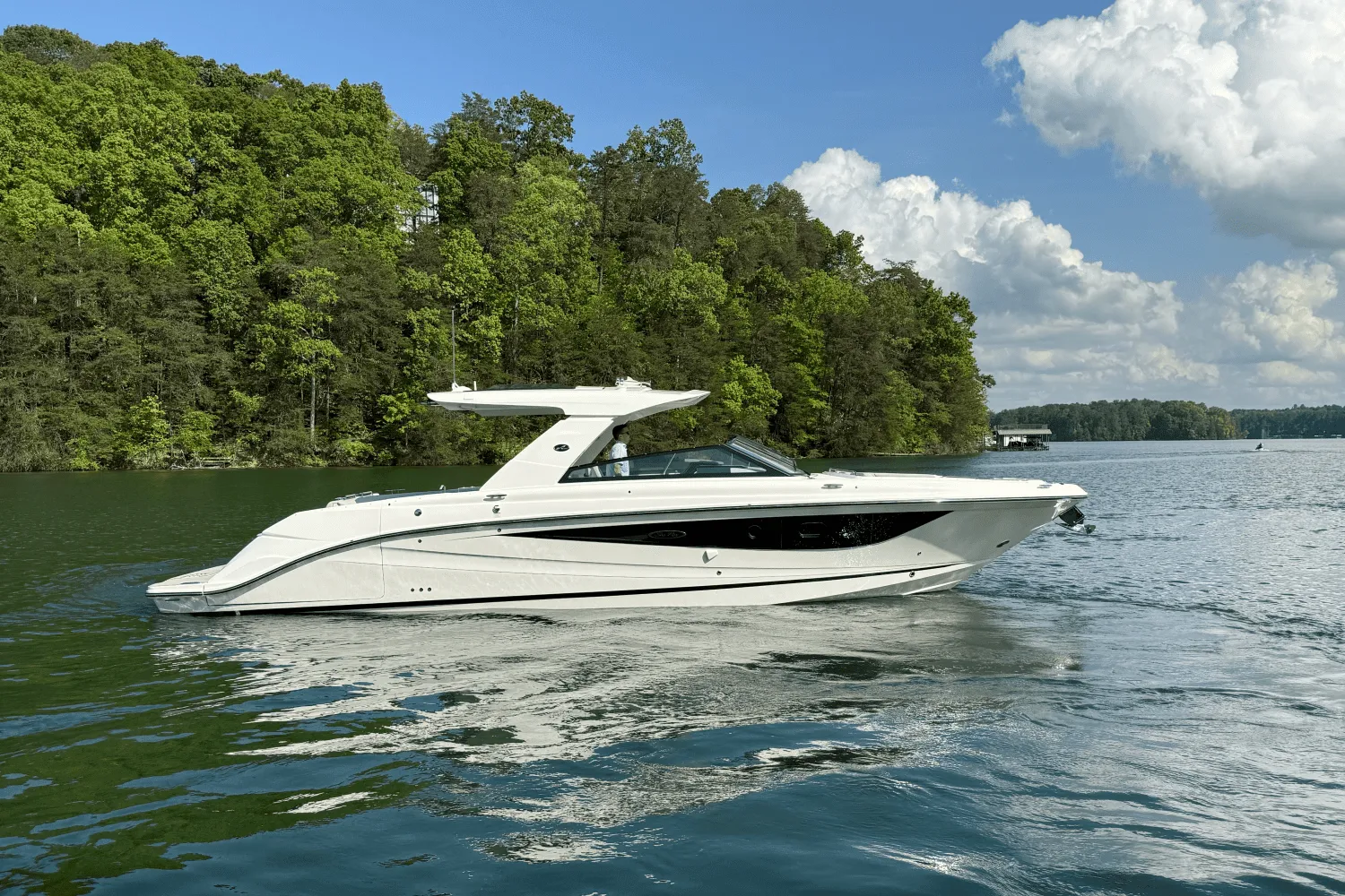 2025 Sea Ray 400 SLX Image Thumbnail #3