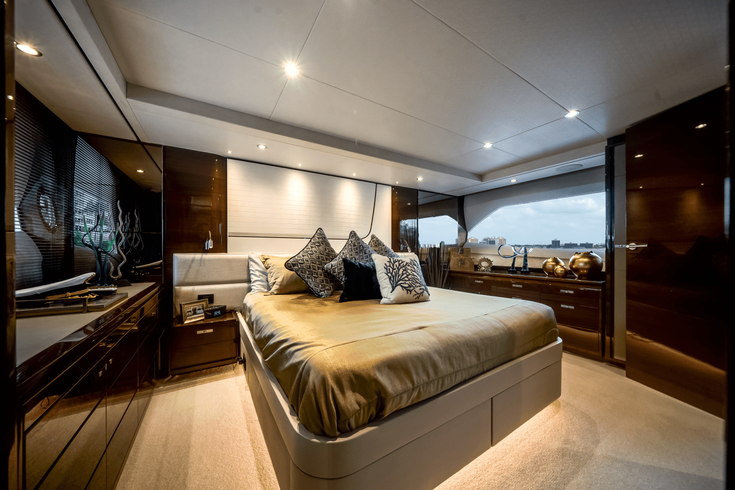 2019 Princess F70 Image Thumbnail #13