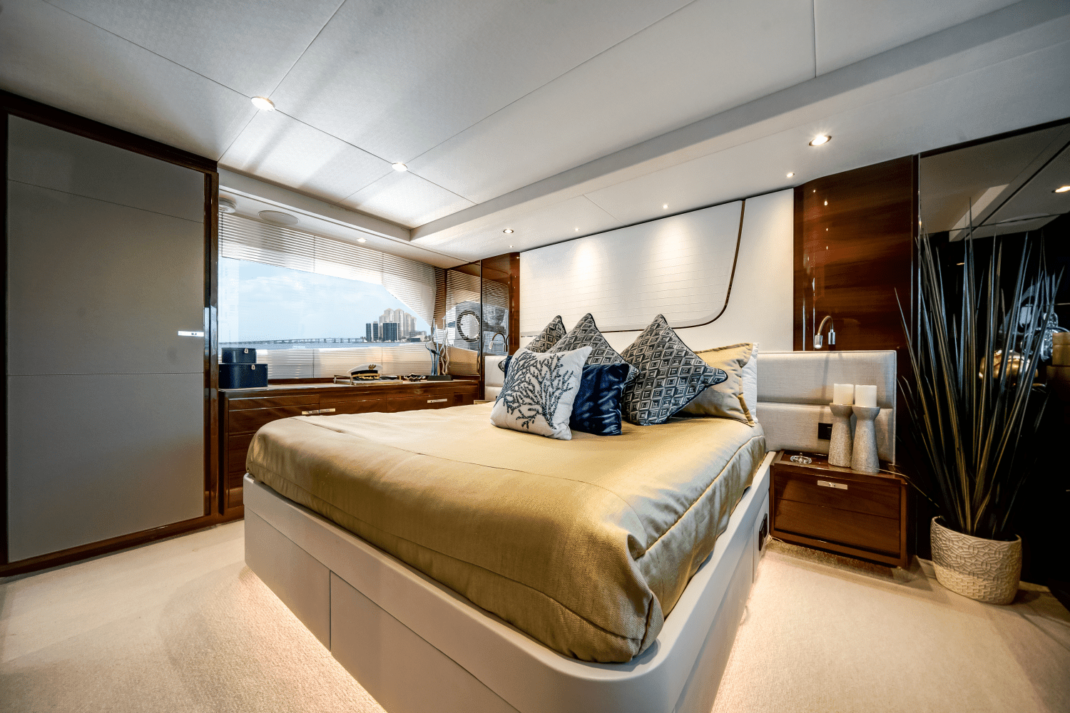 2019 Princess F70 Image Thumbnail #14