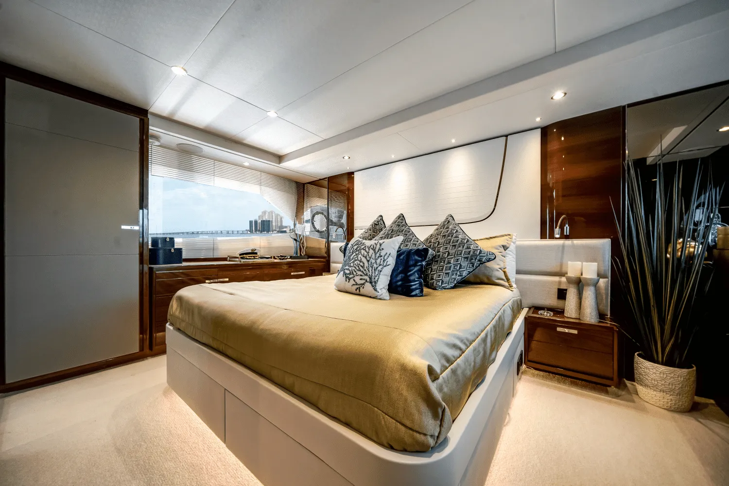2019 Princess F70 Image Thumbnail #16