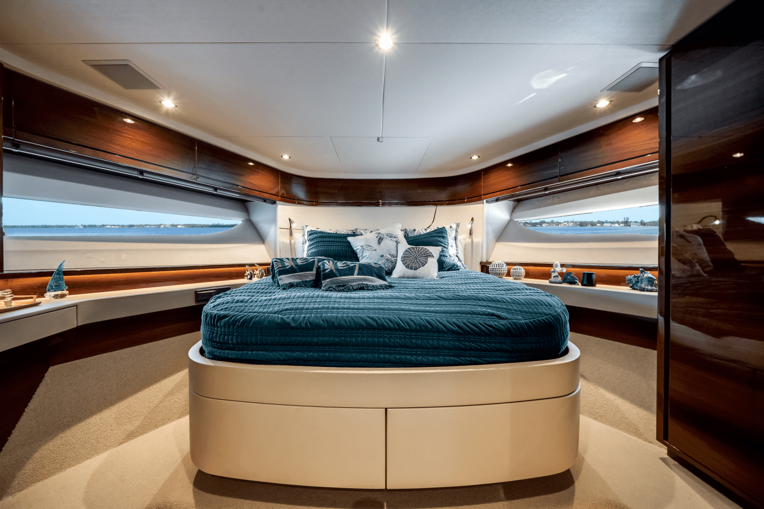 2019 Princess F70 Image Thumbnail #24